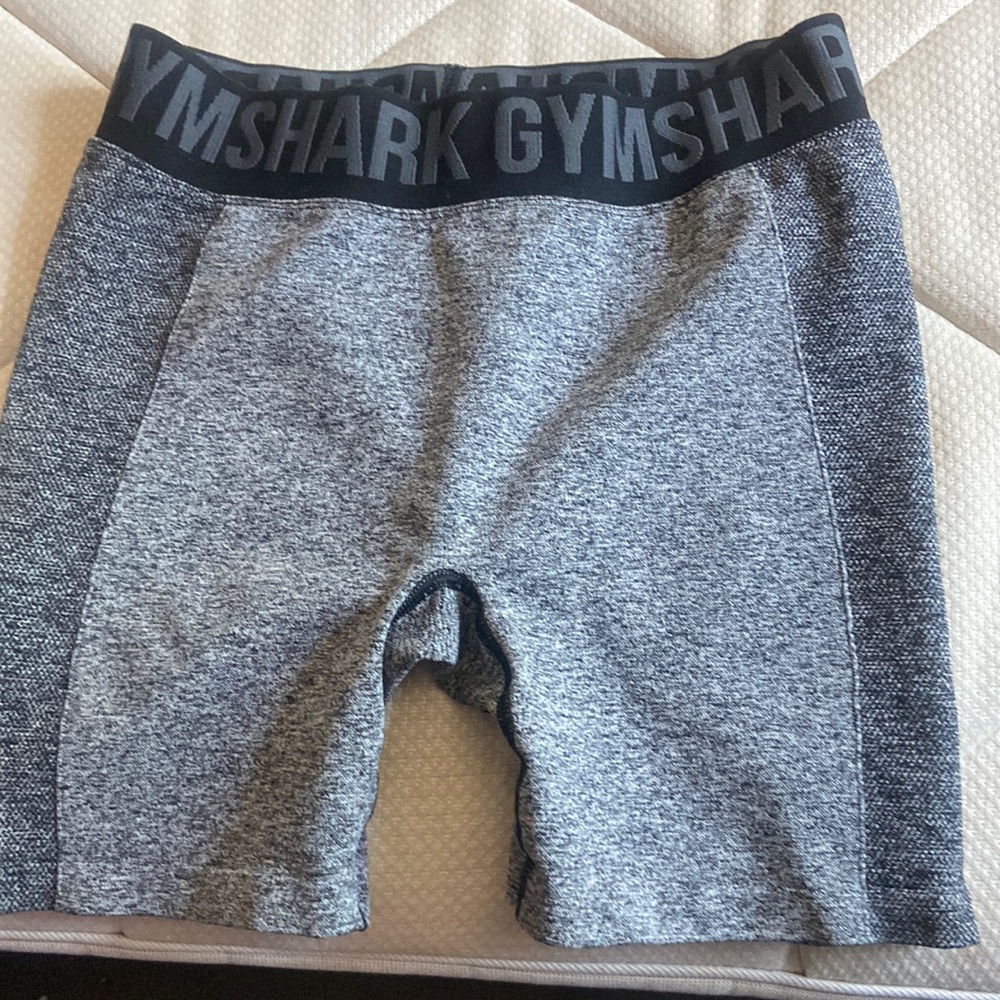 Gymshark shorts NEVER WORN. Good condition (: